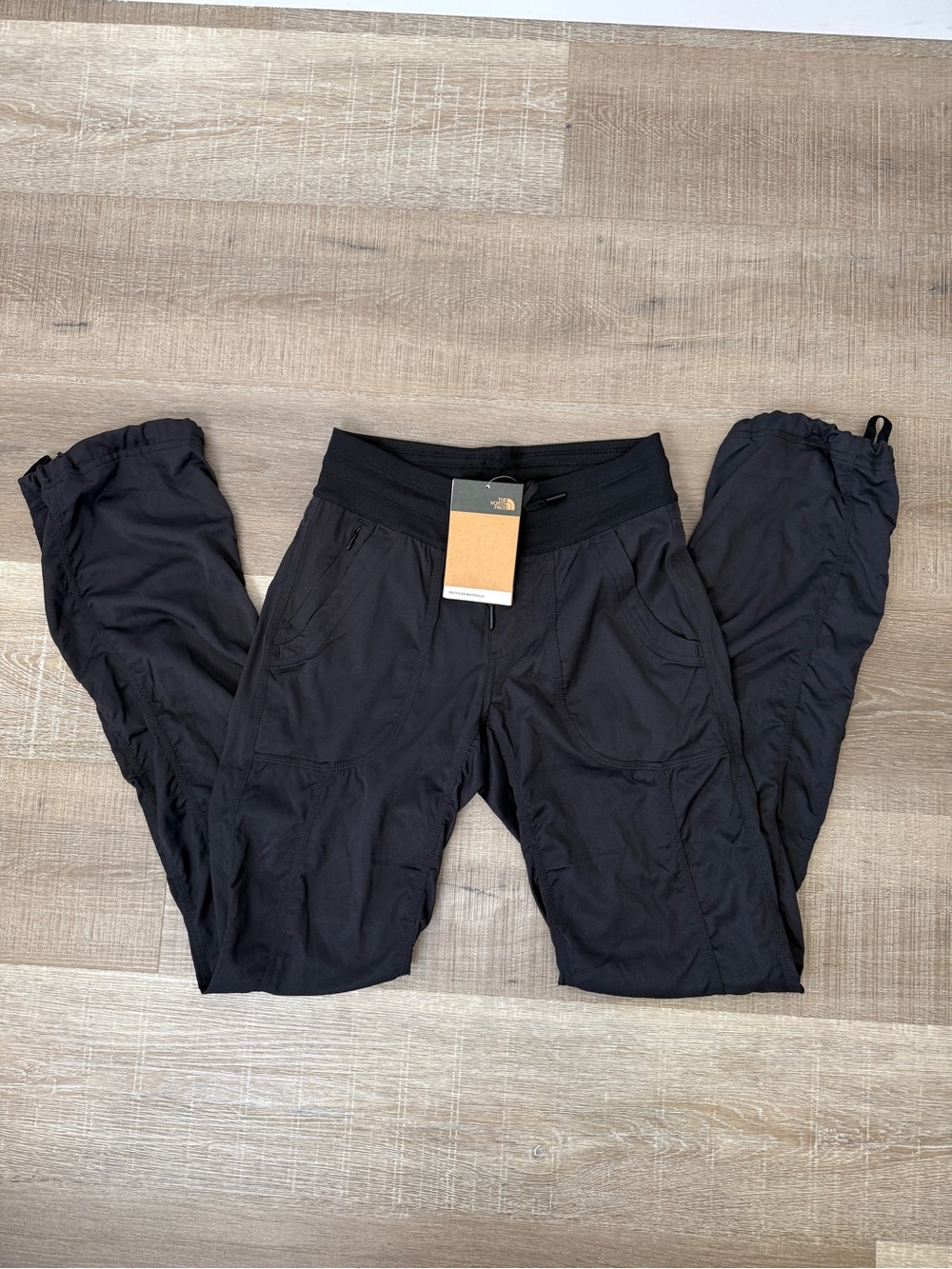 The North Face Aphrodite 2.0 Pants Size XS Black Hiking Joggers NWT